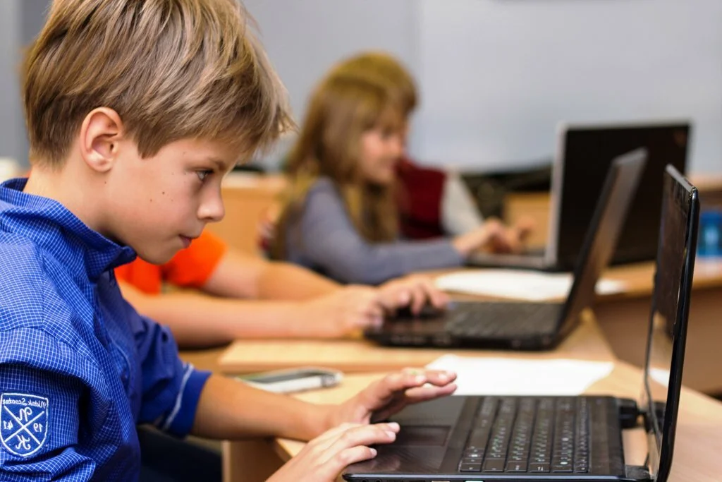 Программирование для детей онлайн-курсы https://okursah.ru/category/programmirovanie