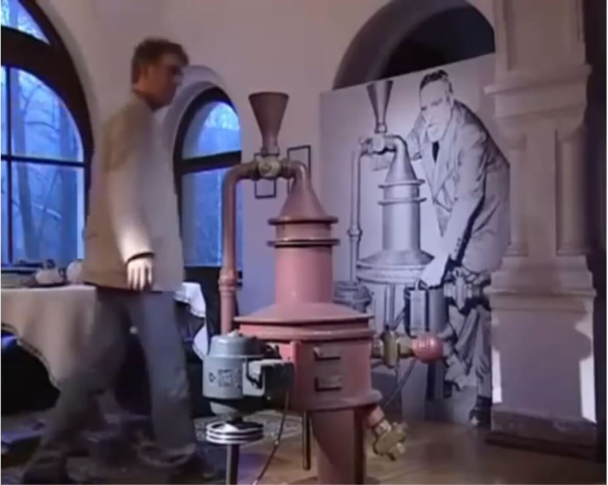 Как я понимаю человек на фото это племянник Вальтера.