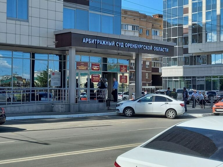    Банк «Оренбург» подал иск в суд о признании банкротами АО «Евразия» и Олега Гремпеля Андрей Севостьянов