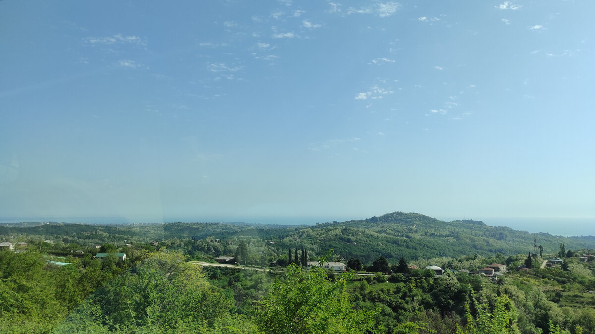 Над всей Абхазией безоблачное небо. Фото: Кирилл Полиенко/Polienko: путешествуем вдвоём