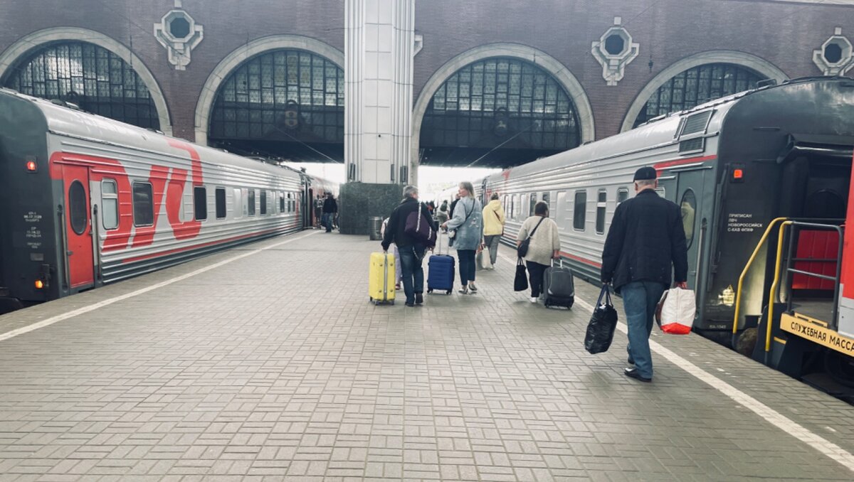     Памятник проводнице теперь стоит в парке имени Островского Ростова возле учебного корпуса Ростовской детской железной дороги, сообщает пресс-служба СКЖД.