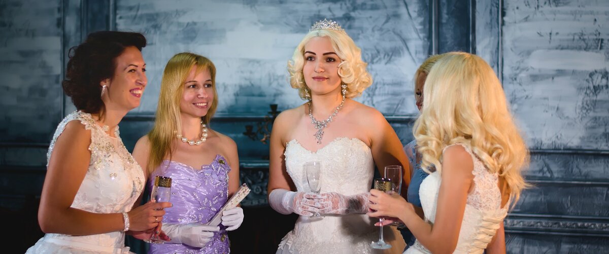 В комментариях все мы дамы из высшего общества ( Фото из открытых источников)