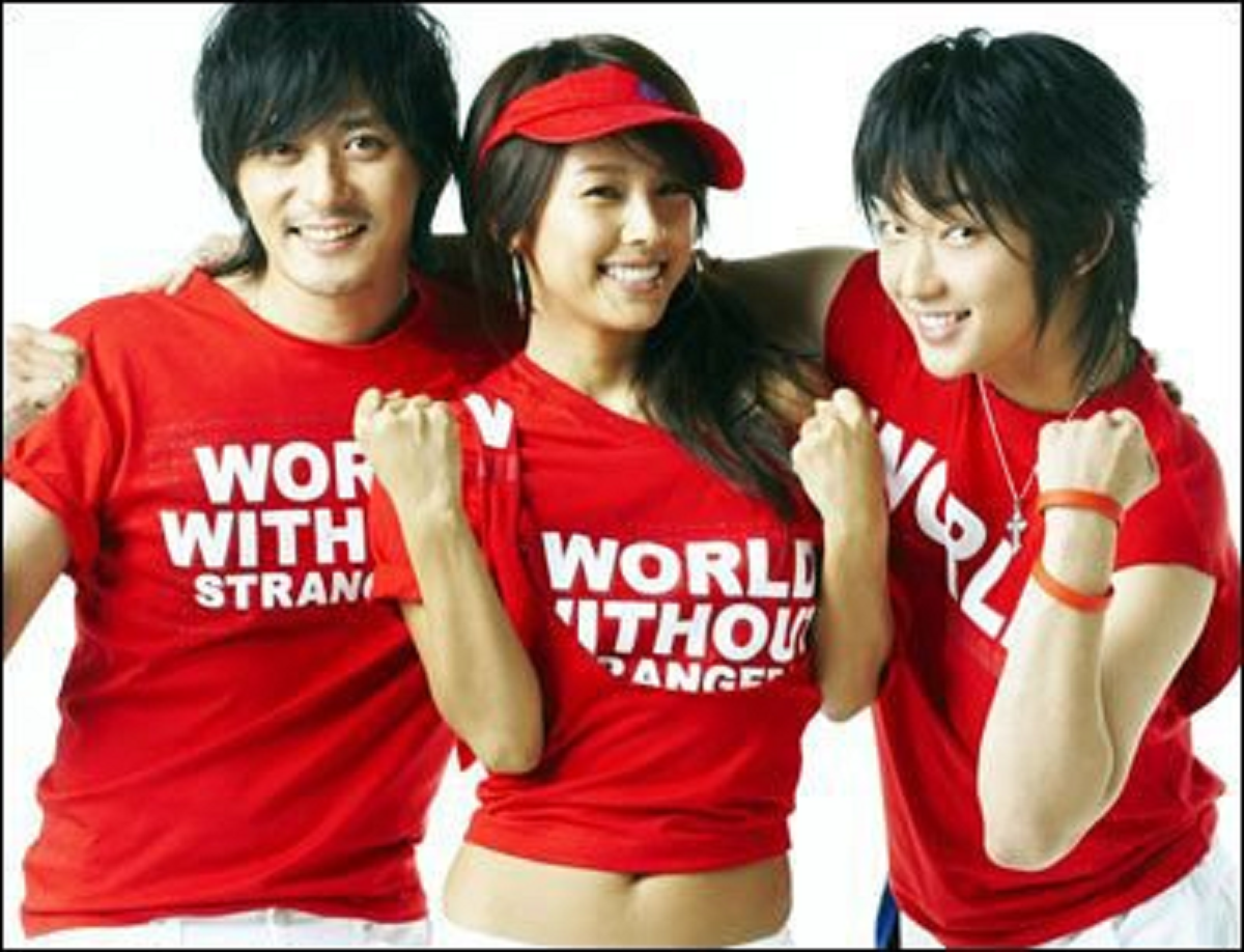 Чан До Гон, Ли Хе Ри и Ли Джун Ги в специальной рекламной кампании Giordano, посвященной мундиалю. 