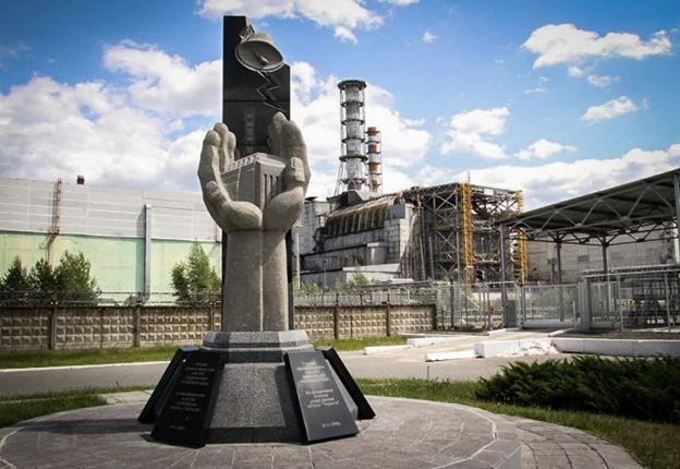 Мемориал вблизи Чернобыльской атомной электростанции