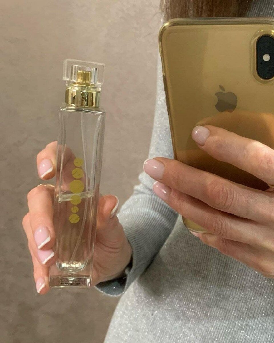 На фото флакон, спустя примерно пол месяца.

