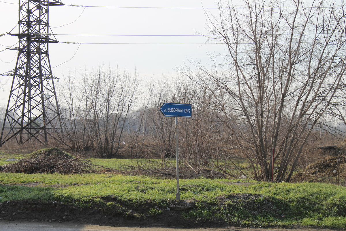 Сворачивать нужно возле этого указателя