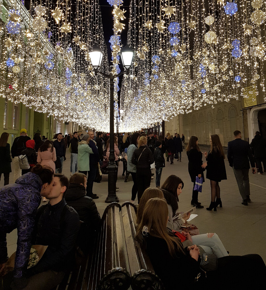 Старинная Никольская, - пожалуй, одна из самых популярных улиц Москвы