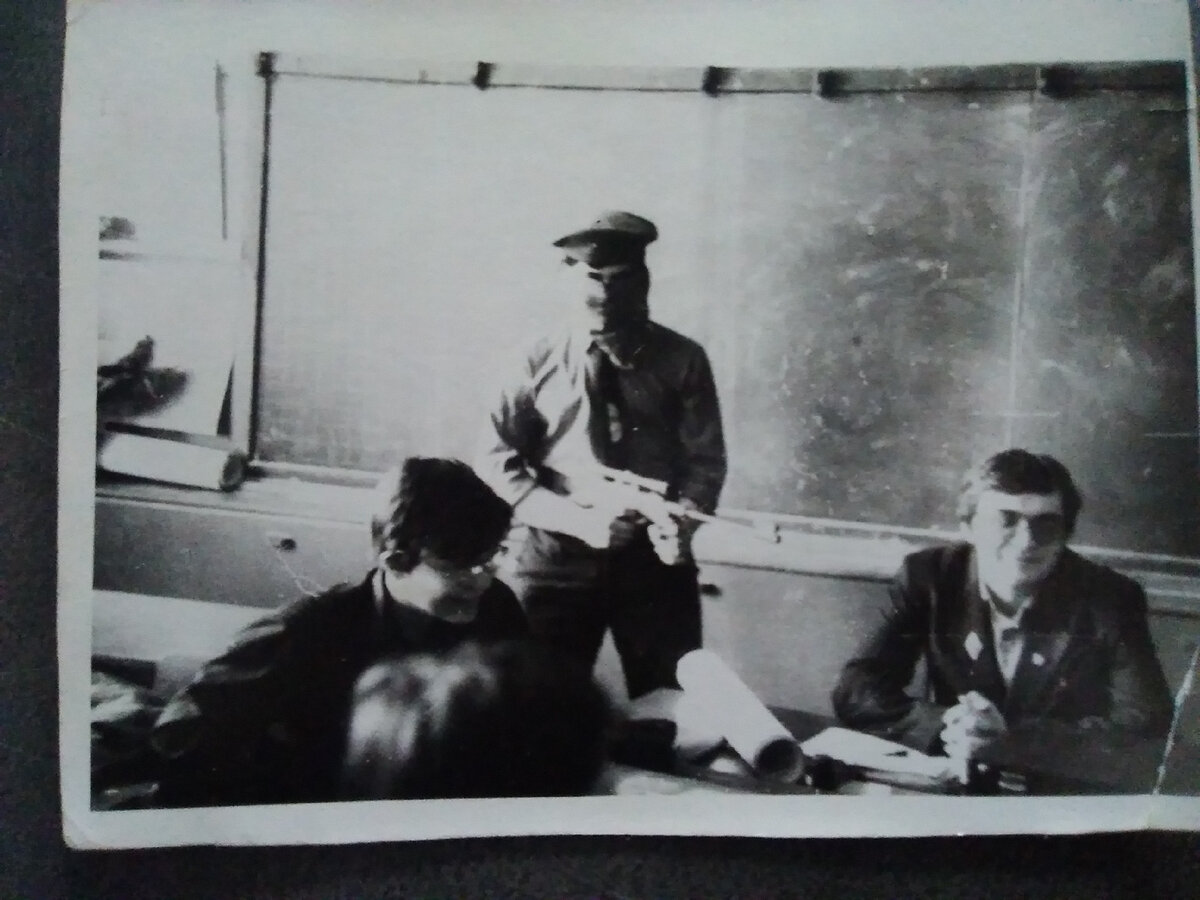 Май 1988 г. Арест "господина Дика". (Из фотоматериалов клуба КЛИП) 