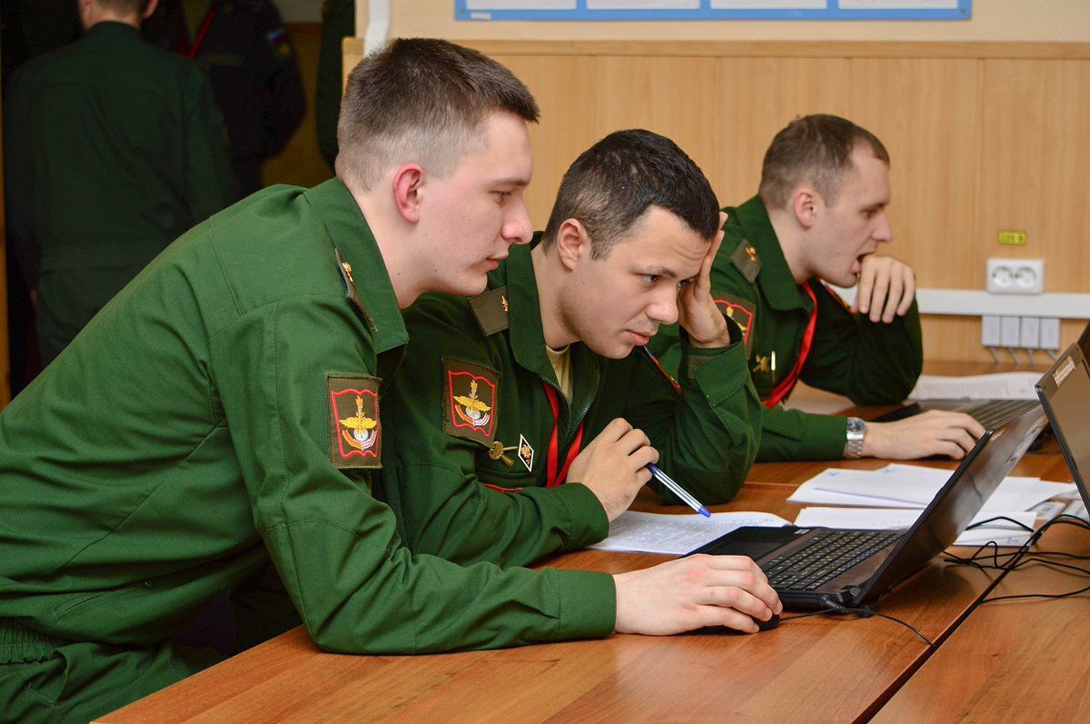 Курсанты военного института