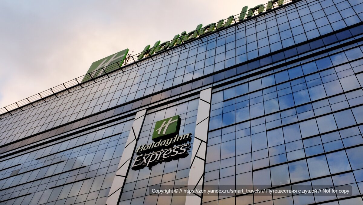 Отель ничего особенного из себя не представляет, его преимущество — расположение