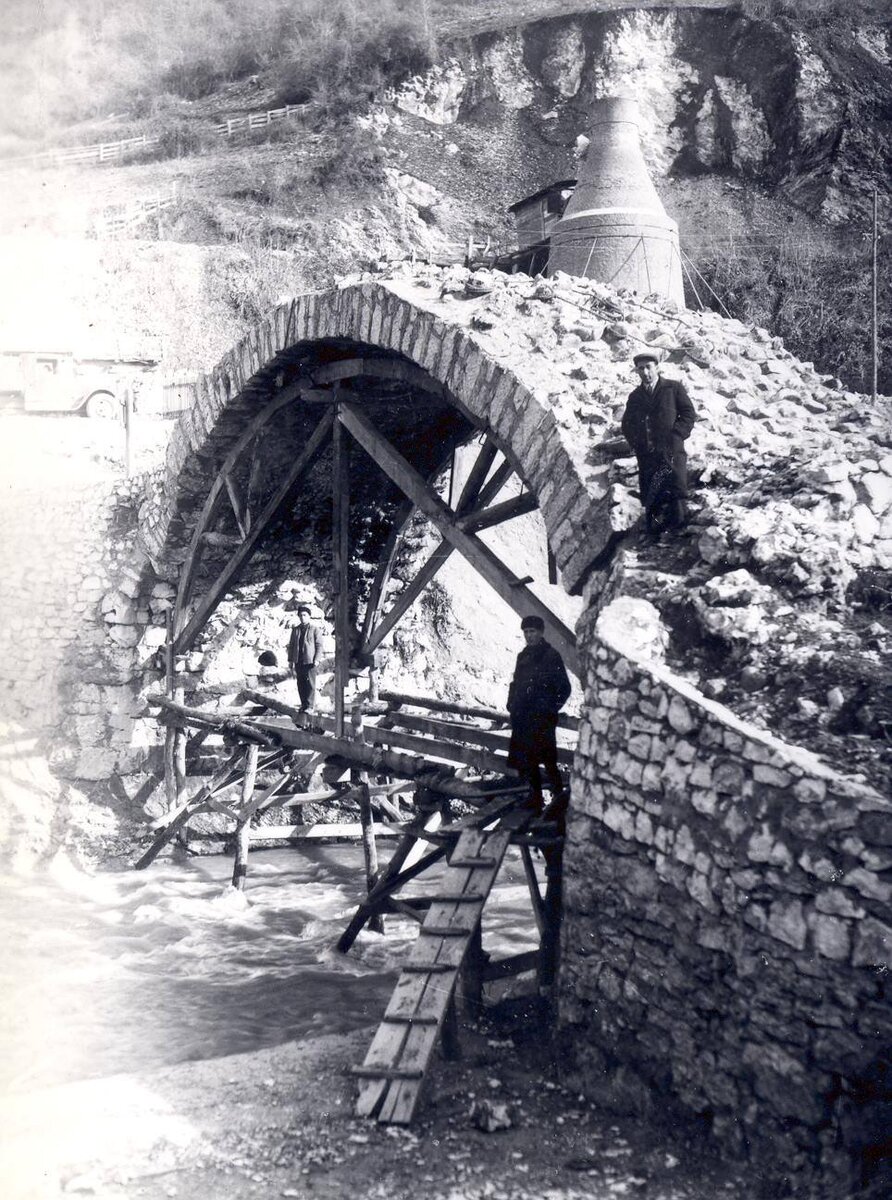 Один из красивейших древних мостов находится в Абхазии! Не забудьте ...