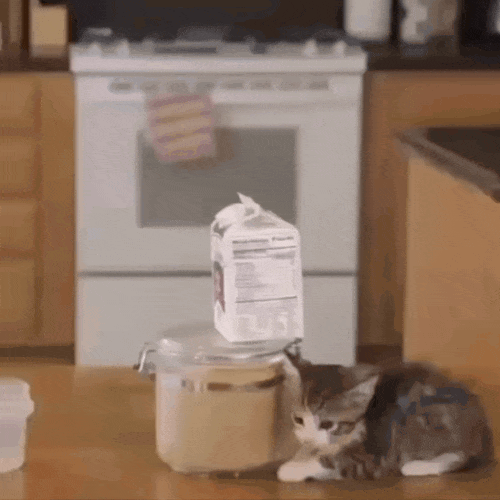 Налей немного. Да не вопрос, держи!