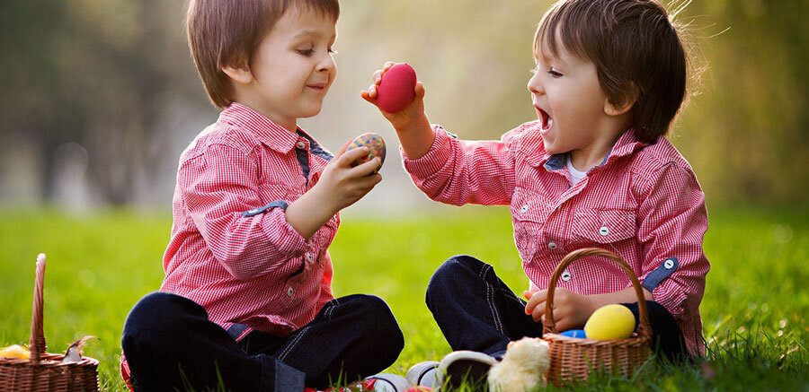 Бой крашенками. https://odetprazdnike.ru