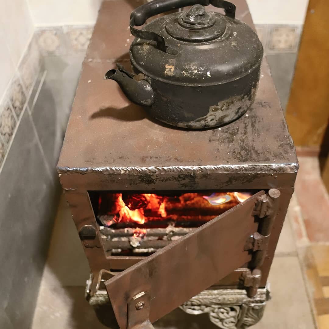 Отступ от стены около 27см по периметру, 