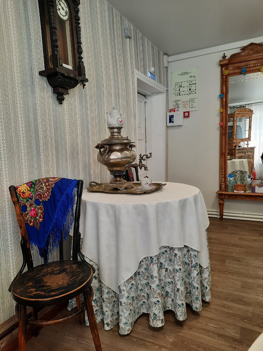 Чайный домик, где напоили чаем со свежайшими булочками