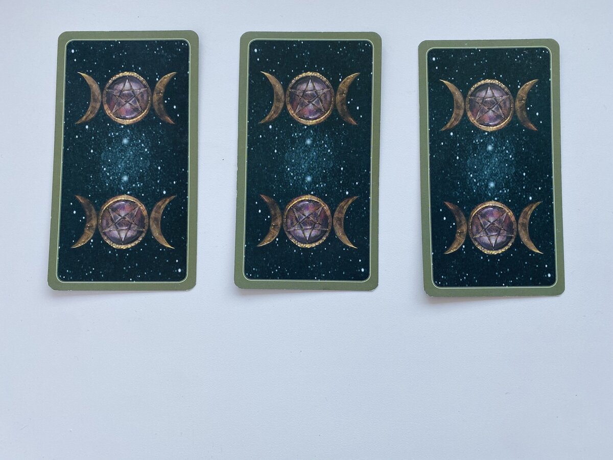 Гадание онлайн на картах таро: Что произойдёт в любви ближайшее время. Три варианта. Фото автора 