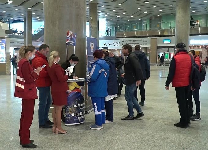 Экспресс-тест на COVID-19 в аэропорту Пулково. Источник: paperpaper.ru