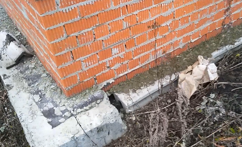 Вот на таком фундаменте стоит этот дом. @ Горбунов Сергей