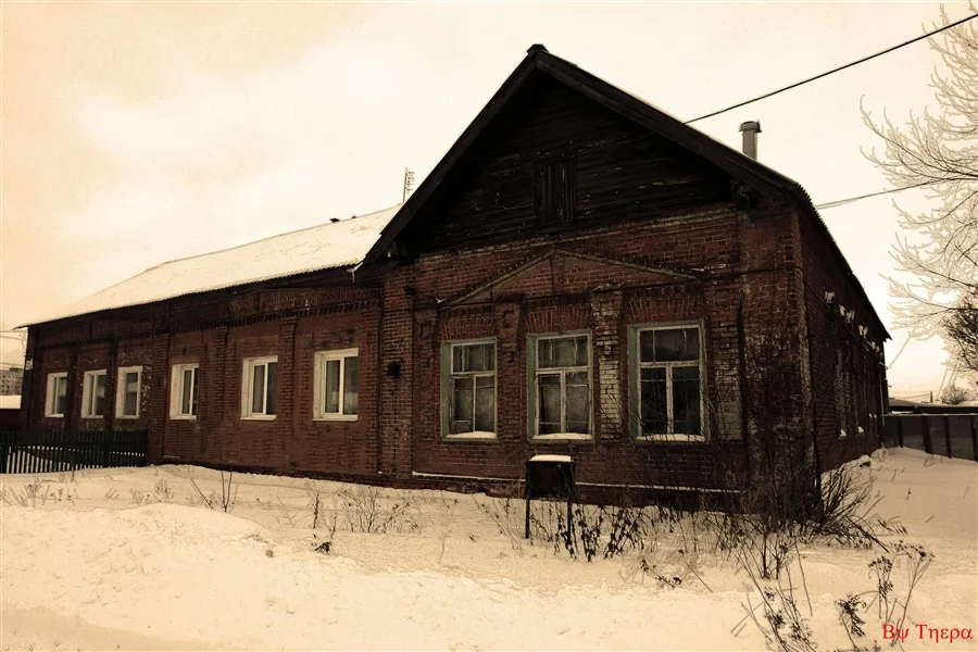 Дом купца Буктемирова Лысьва. Старая деревенская школа. Старая деревянная школа. Сельская школа. Школы старая деревня