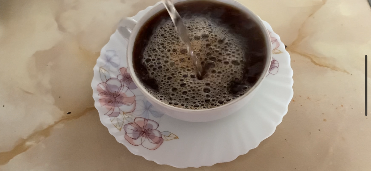 Чашечка растворимого кофе.
