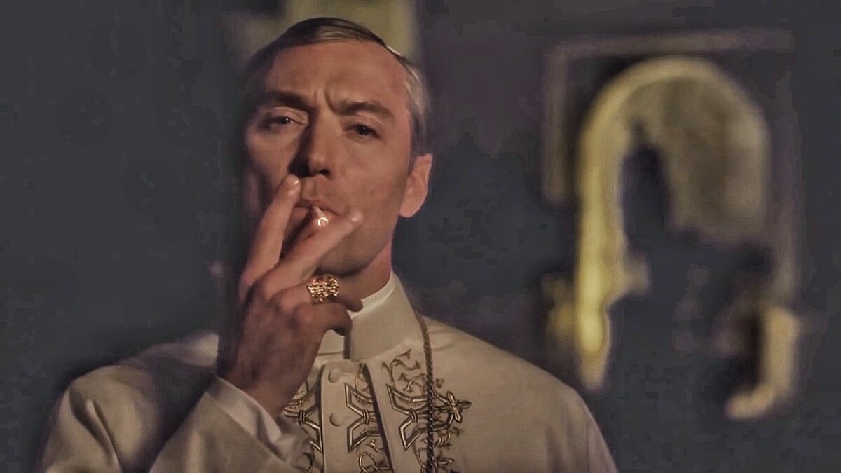 кадр из сериала "Молодой Папа"