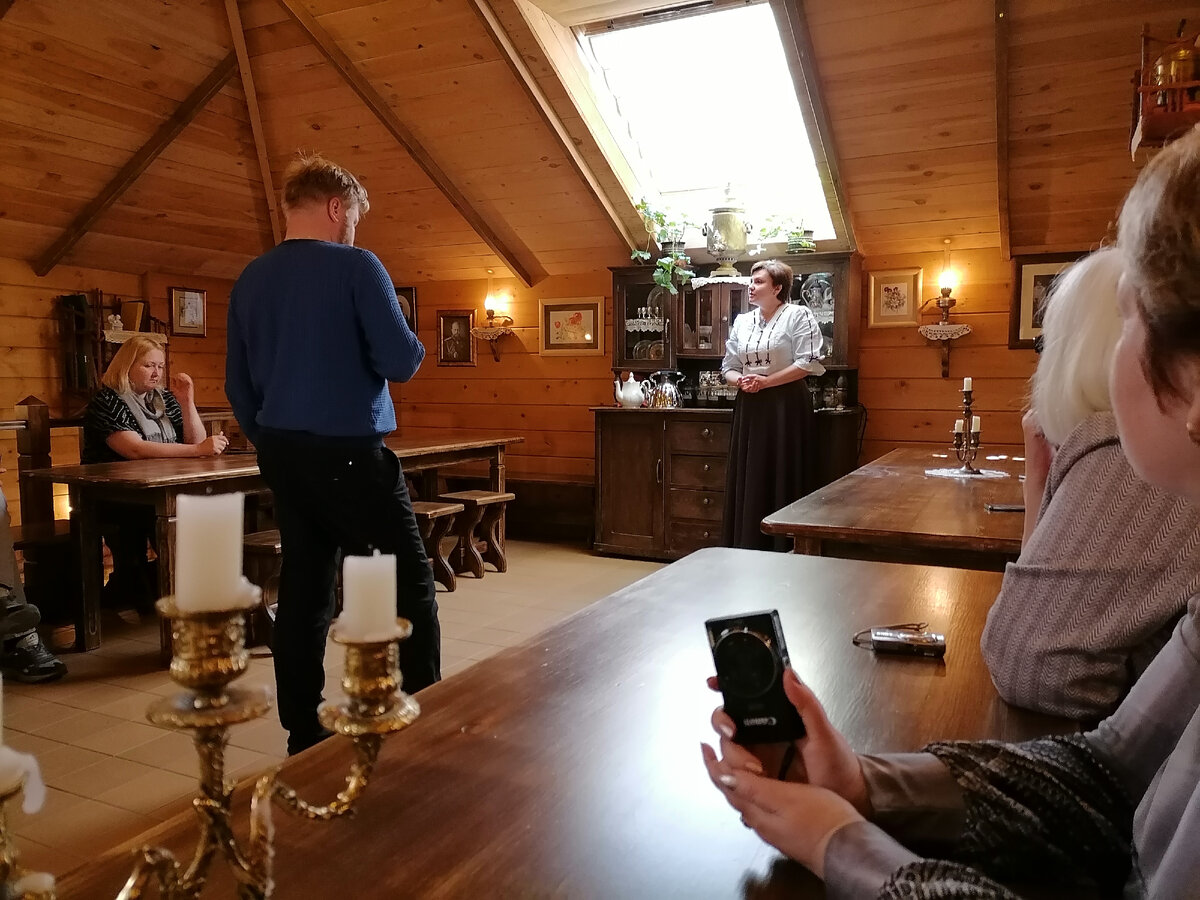 "Купчиха" - она же жена предпринимателя Д.А.Фролова, хозяина музея и "купца" в нашем спектакле.