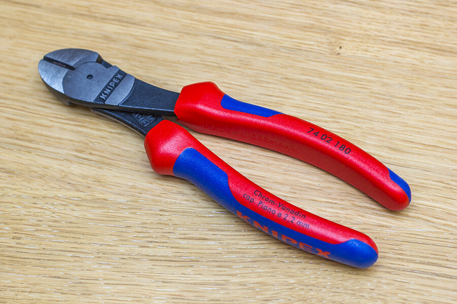 Силовые бокорезы Knipex 180 мм KN-7402180. (Источник: фото автора)