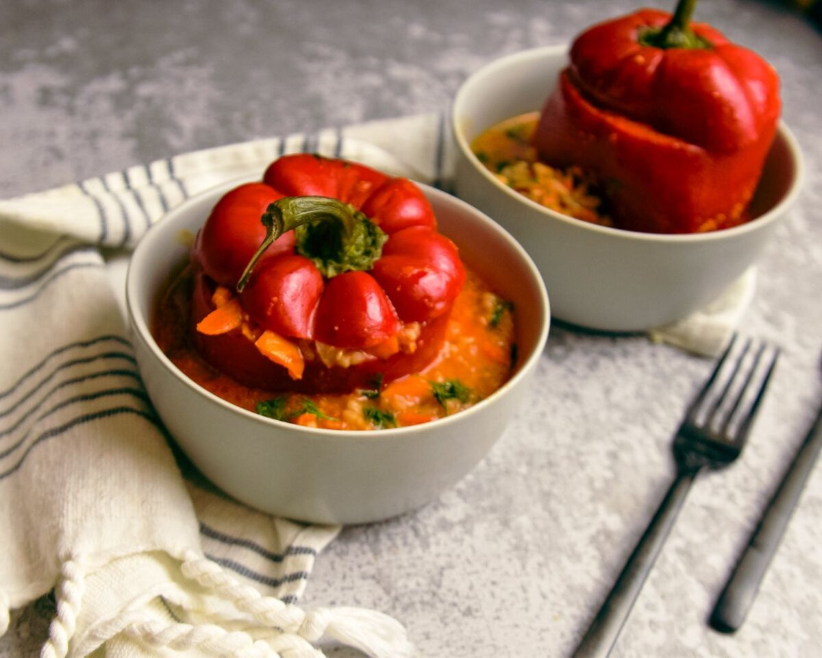 Фаршированный перец на зиму в банках с овощами
