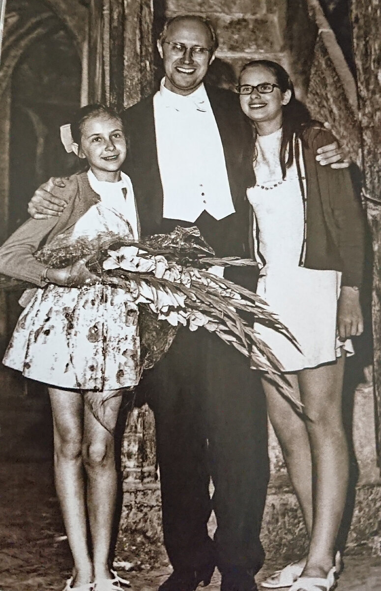 Мстислав Ростропович с дочками. 