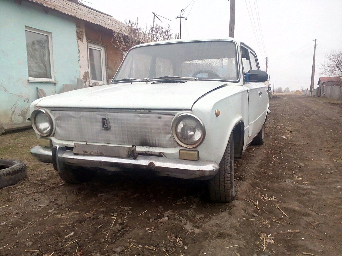 Так вроде с виду всё норм )). Обычная старая копейка и даже кажется живой с наружи )).