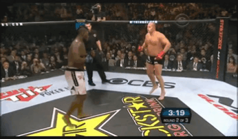 В 1-м бою в StrikeForce Фёдор нокаутировал во  2 раунде Бретта Роджерса 