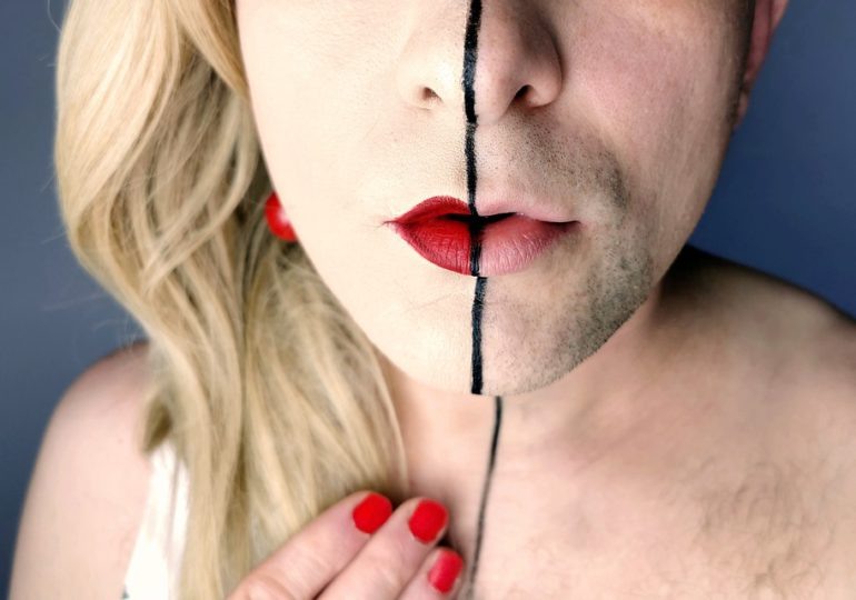 Голос Регионов: Нетолерантные жители Петербурга осудили геев на детской площадке 