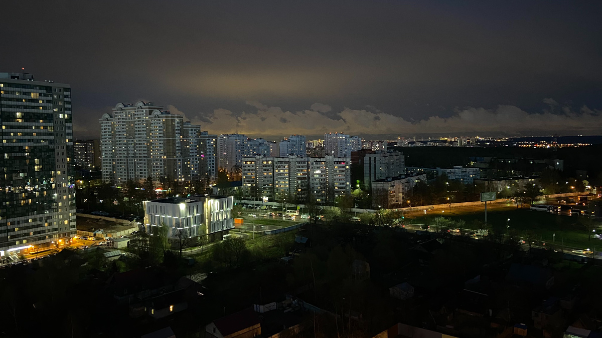 Вид из окна на Москву