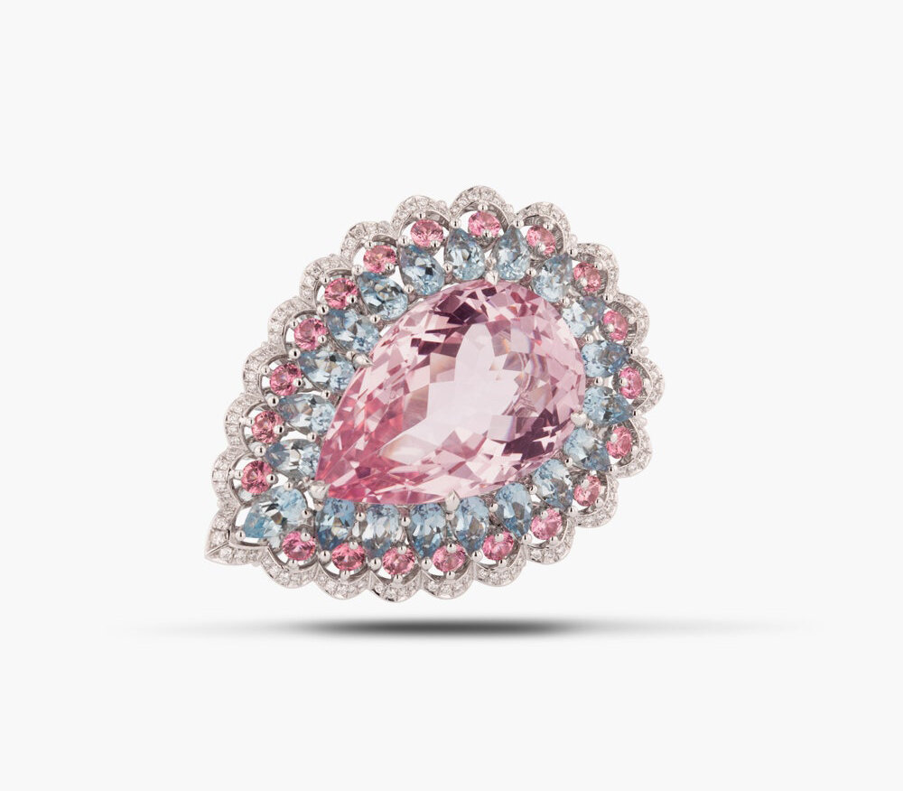 Кольцо Chopard High Jewellery из белого золота с морганитом, аквамаринами, розовыми сапфирами и бриллиантами