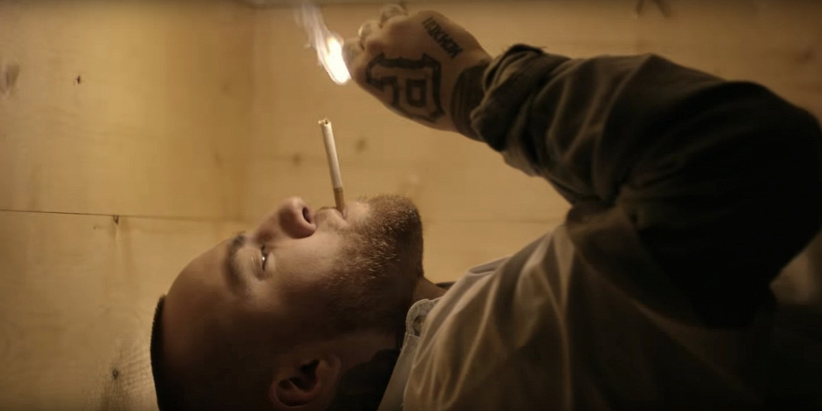 Mac Miller - найден мертвым в своем доме 7 сентября 2018 года. Предположительная причина смерти - передозировка фентанилом в смеси с ксанаксом и кокаином.