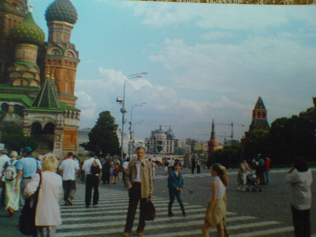 В центре фотографии поэт Д. С. Гавриленко.