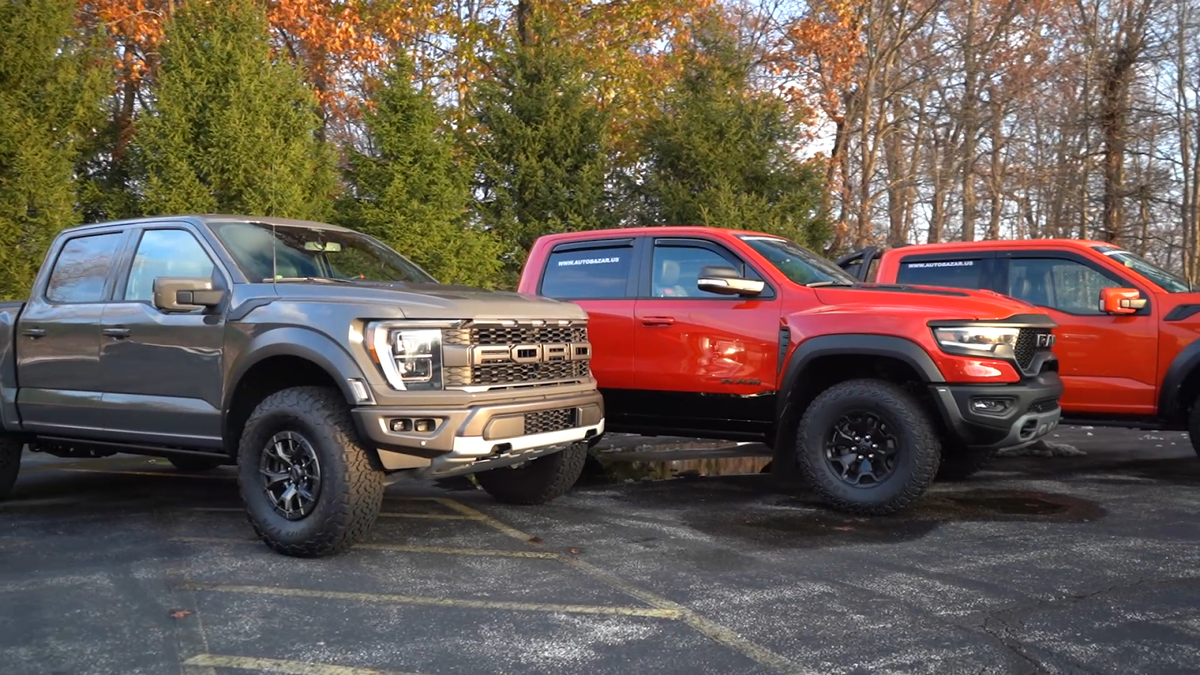 Муки выбора: Ram TRX или Ford Raptor? | AutoBazar.US - Авто из США, тюнинг  пикапов и внедорожников | Дзен