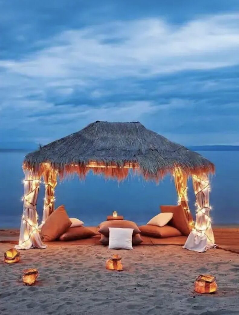 Нельзя отдыхать 
  В современном мире эта проблема возникает все чаще, когда надо быть работоспособным и впахивать на работе 24\7. Это обуславливается многими факторами: наличие кредитов, аренда жилья, навалится куча дел, если позволишь себе передышку и т.д. 
  А бывает и так, что человек просто не может себе позволить отдыхать. Это может быть неспособность просто о себе позаботиться, или же например, что отдых нужно «заслужить» как ценный приз, который достается только «самым достойным». 
  Тогда и начинает болеть тело, через болезнь давая послания, что не все в порядке в жизни и стоит обратить на себя внимание. 
 Не редко у таких людей есть проблемы со здоровьем и психосоматические расстройства (когда болезнь вызвана психологическими причинами). Они могут иметь такую особенность, когда  телесные ощущения, равно как и все, что связано с телом блокируется и получается разделение. Тело и разум живут отдельной жизнью. 
  Выходом будет вернуть себе целостность и обрести навык прислушиваться к тем посланиям, что дает тело. Для этого можно задавать себе вопросы: «Что мне хочет сказать тело таким образом?», «какое это может быть послание для меня, на что мне стоит больше обратить внимание сейчас?», «какая потребность стоит за этим недугом?». Задавая эти вопросы себе вы сможете получить ответы, необходимо только прислушиваться. 


#braginpsyhologist#некогдаболеть#нетвременинаотдых#отдыхэтороскошкоторуюнадозаслужить#отдыхэтодляслабаков#психология#психосоматика#психотерапия#психологмосква#психологонлайн
