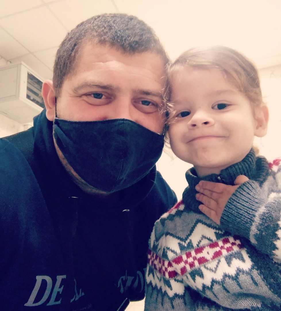 Бывший муж со старшей дочерью. Фото автора.