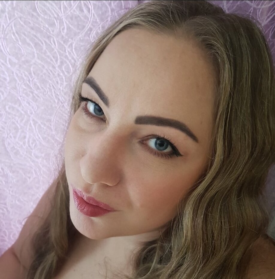 По лицу видно, опухло от слез .Никакая косметика не помогает.