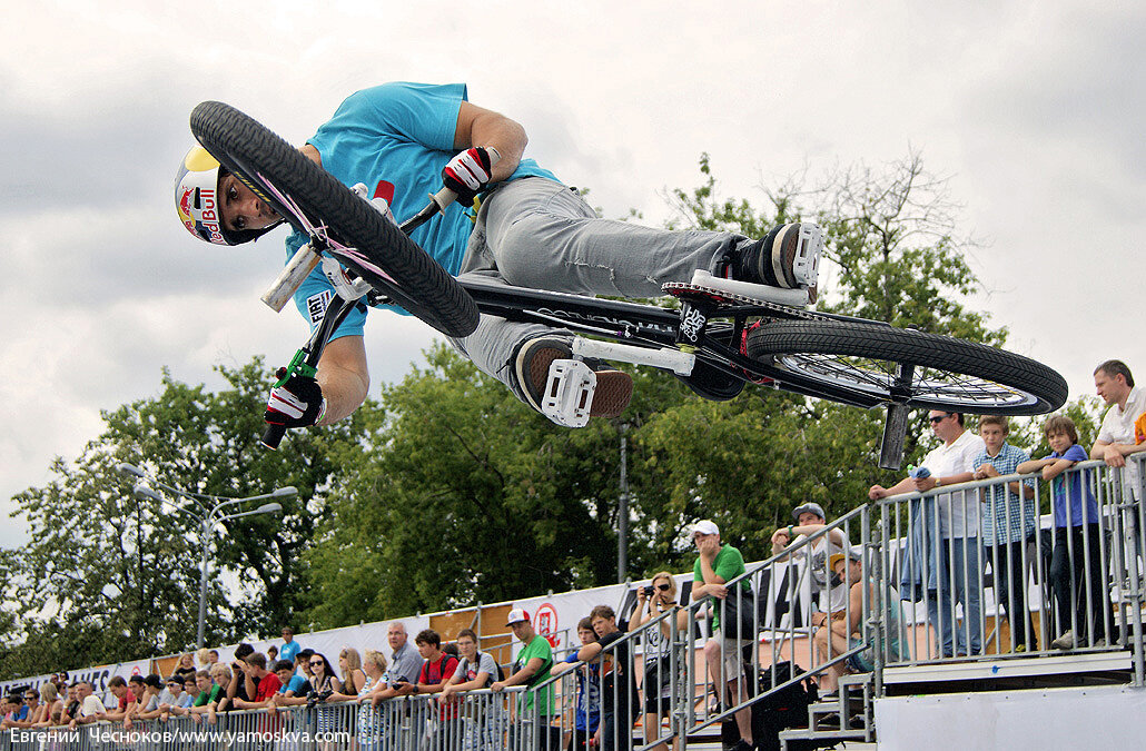 Адреналин спорт. Парк Горького 2012. Парк Горького экстрим. Магазин экстримальных видов спорта "адреналин".