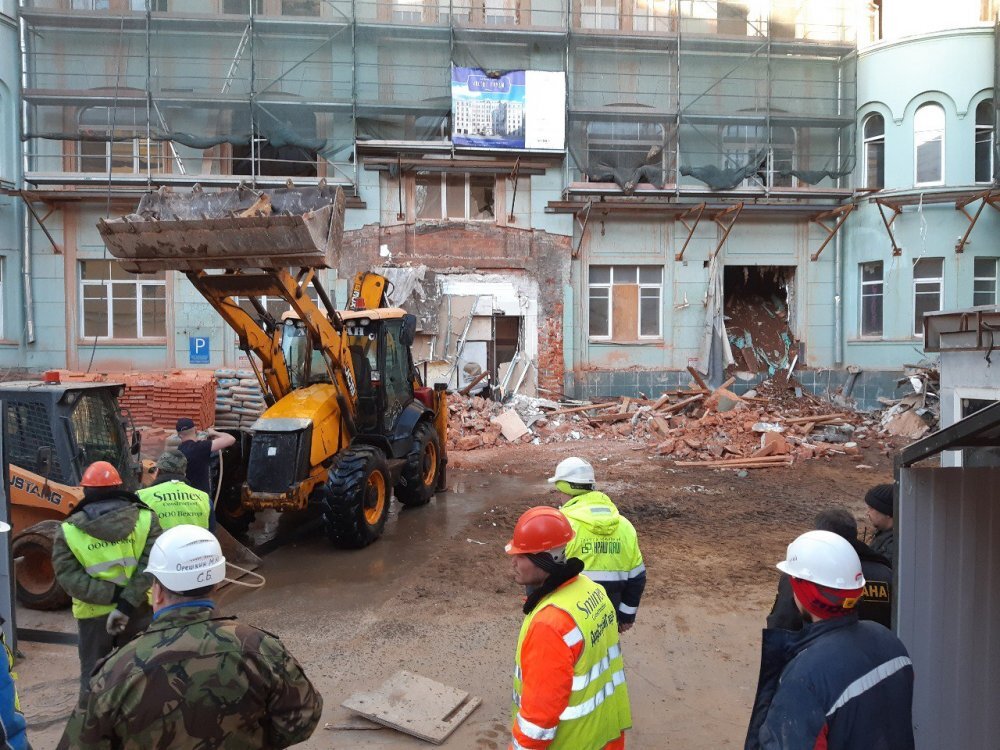 Начало "реконструкции" исторического здания. Фото: ТГ-канал "Архнадзор"