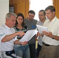 Человеку просто необходимо ощущать себя нужным, полезным - в этом и выражается потребность в уважении и признании