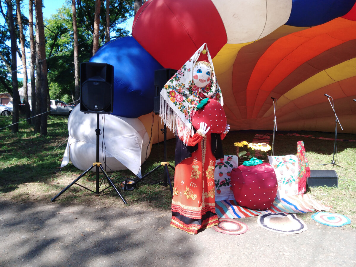 Фото автора: Символ фестиваля "Клубничка"