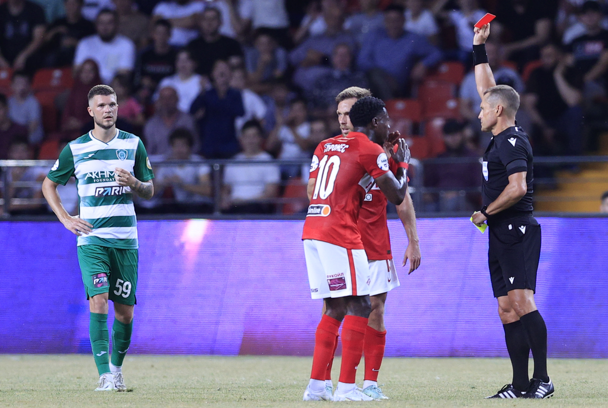 Владислав Безбородов после матча попал под критику представителей "Спартака". Фото: globallookpress