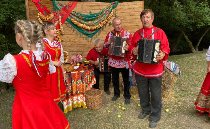    В этнографическом комплексе «Водяная мельница» в Красниково отпраздновали «Яблочный Спас»