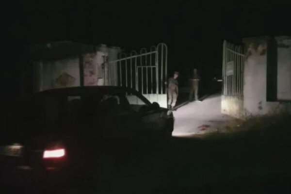 Въезд на албанское военное предприятие. Обложка © Albanian Daily News