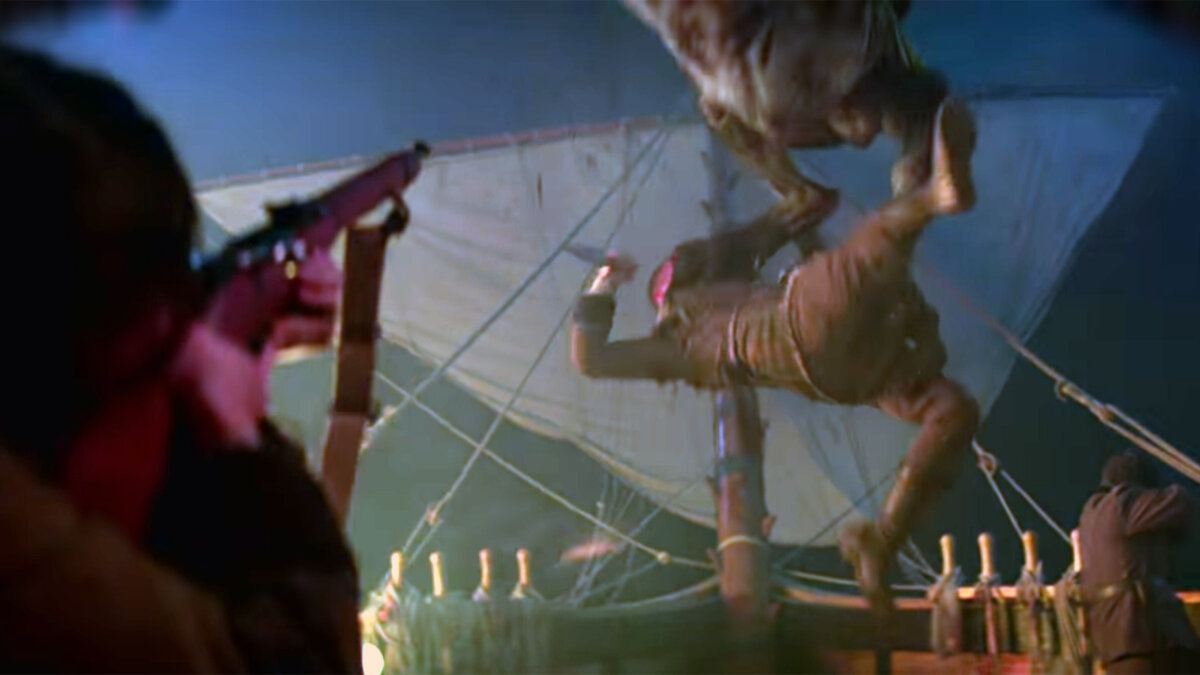 Мал в лапах чудовища