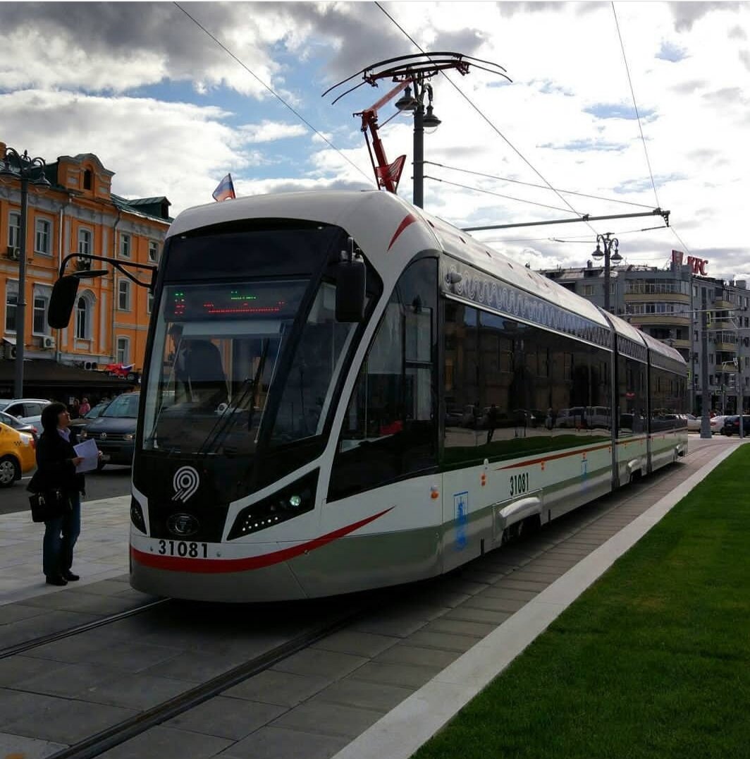 Фото в день открытия трамвайной линии