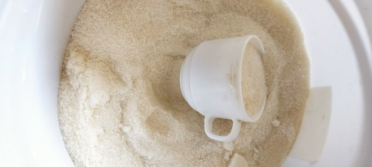 Вот такая кофейная чашка сахара, уходит на три литра воды